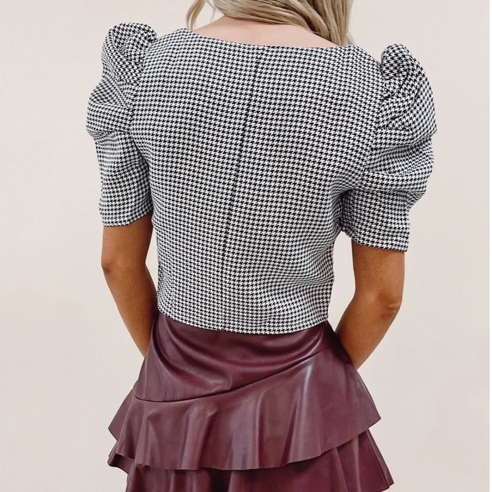 Patterned Short Sleeve Top - Picture 2 of 2